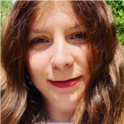 Soy profesora nativa de español. Además, conozco el italiano, inglés, alemán y francés